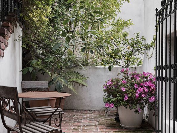 7902 Fareholm Drive, Los Angeles CA 90046