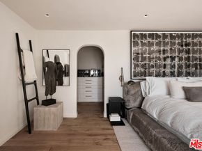 7902 Fareholm Drive, Los Angeles CA 90046