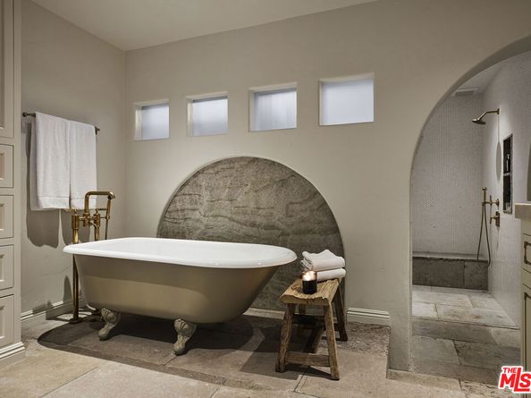 7902 Fareholm Drive, Los Angeles CA 90046