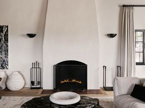 7902 Fareholm Drive, Los Angeles CA 90046