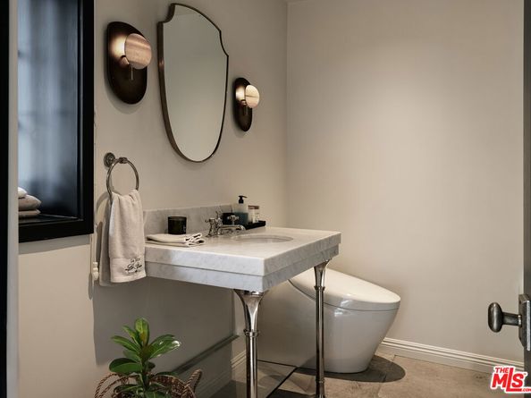 7902 Fareholm Drive, Los Angeles CA 90046