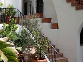 7902 Fareholm Drive, Los Angeles CA 90046