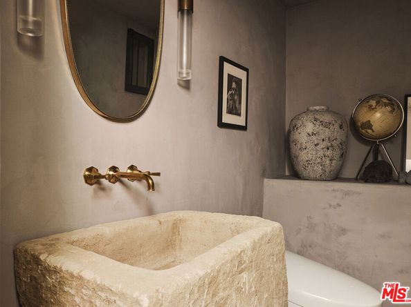 7902 Fareholm Drive, Los Angeles CA 90046