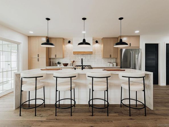 3624 Governor Dr, San Diego CA 92122