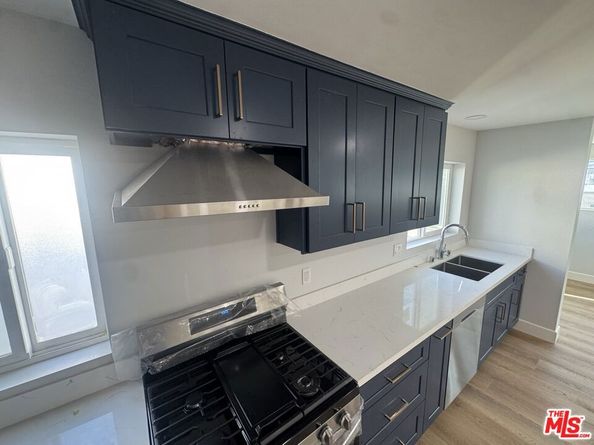 1530 Harvard Street, Santa Monica CA 90404