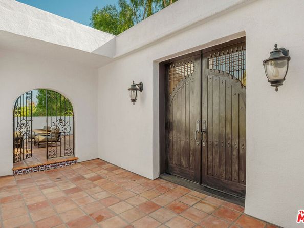 6216 Primrose Avenue, Los Angeles CA 90068