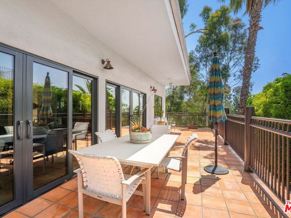 6216 Primrose Avenue, Los Angeles CA 90068