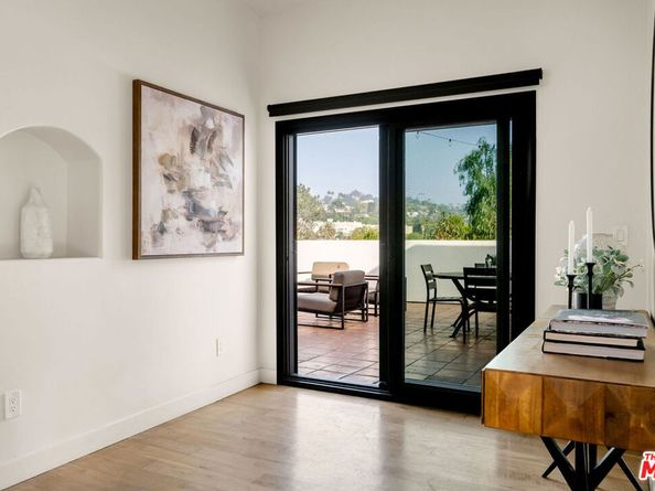 6216 Primrose Avenue, Los Angeles CA 90068