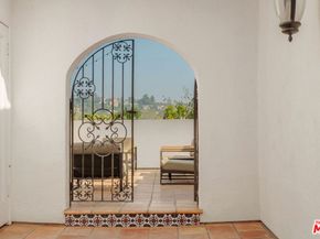 6216 Primrose Avenue, Los Angeles CA 90068