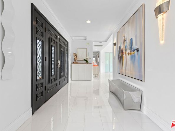 14652 Deervale Place, Sherman Oaks CA 91403