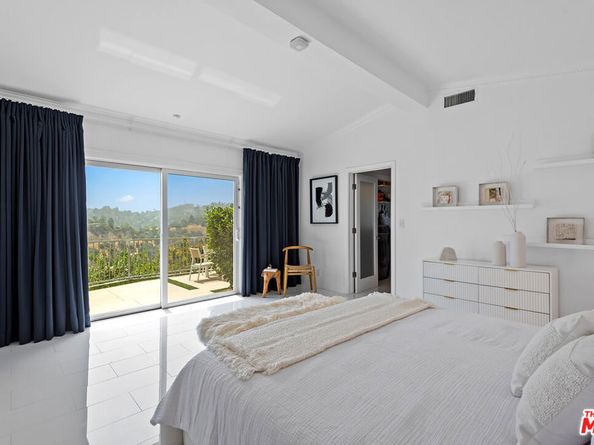 14652 Deervale Place, Sherman Oaks CA 91403