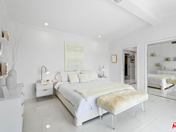 14652 Deervale Place, Sherman Oaks CA 91403