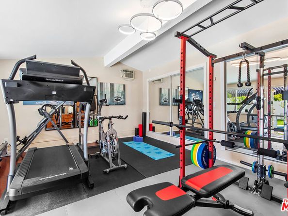 14652 Deervale Place, Sherman Oaks CA 91403