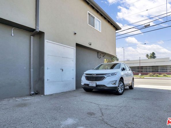 14857 Hartsook Street, Sherman Oaks CA 91403