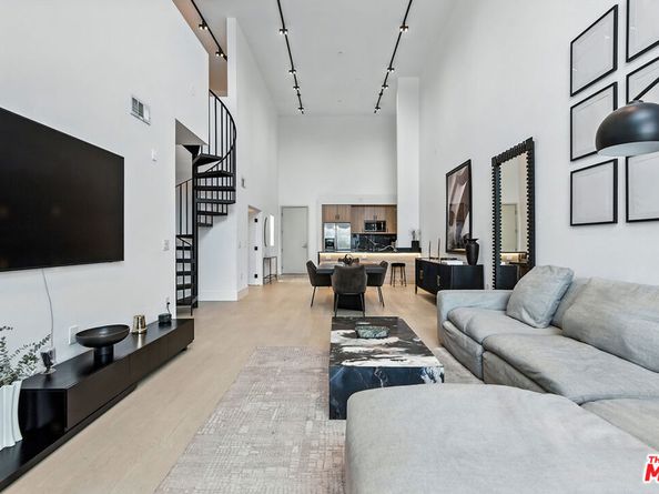 4211 Redwood Avenue 402, Los Angeles CA 90066