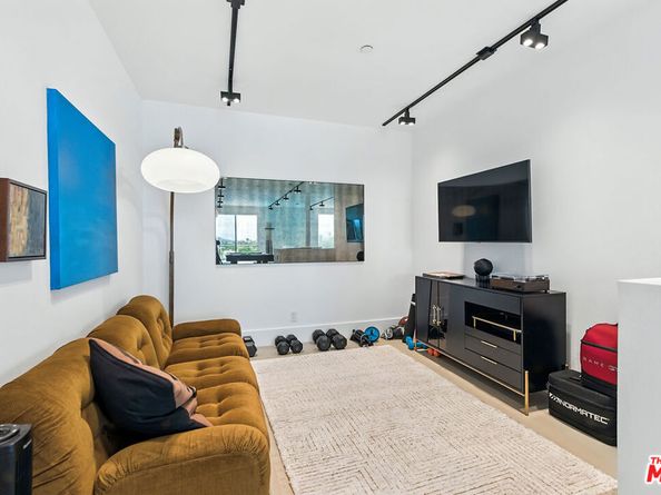 4211 Redwood Avenue 402, Los Angeles CA 90066