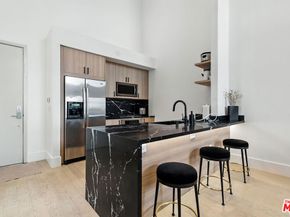 4211 Redwood Avenue 402, Los Angeles CA 90066