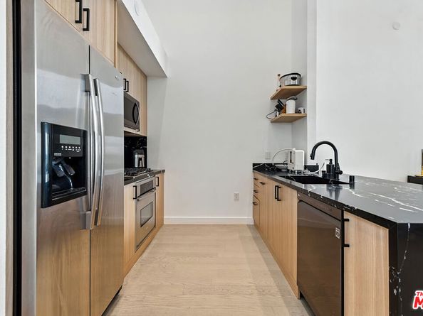 4211 Redwood Avenue 402, Los Angeles CA 90066