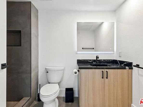 4211 Redwood Avenue 402, Los Angeles CA 90066