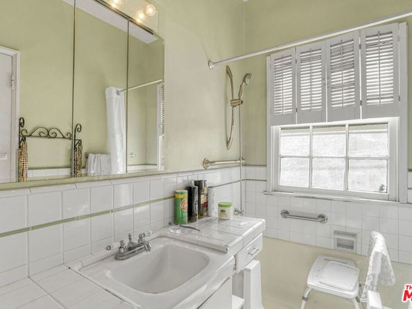 110 S Kings Road, Los Angeles CA 90048