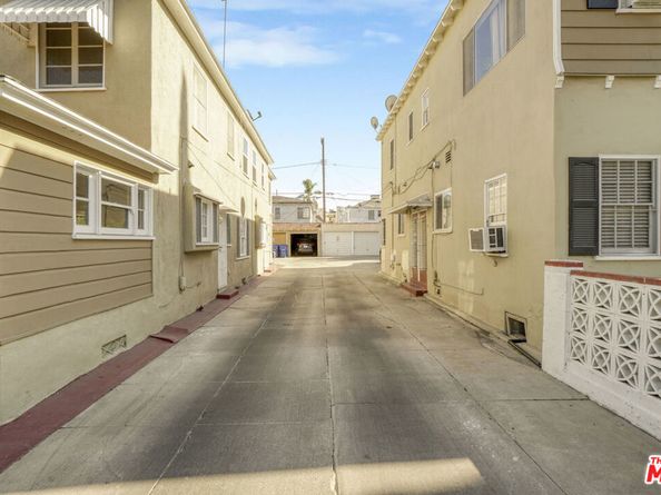 110 S Kings Road, Los Angeles CA 90048