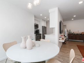 525 N Sycamore Avenue 301, Los Angeles CA 90036