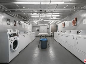 525 N Sycamore Avenue 301, Los Angeles CA 90036