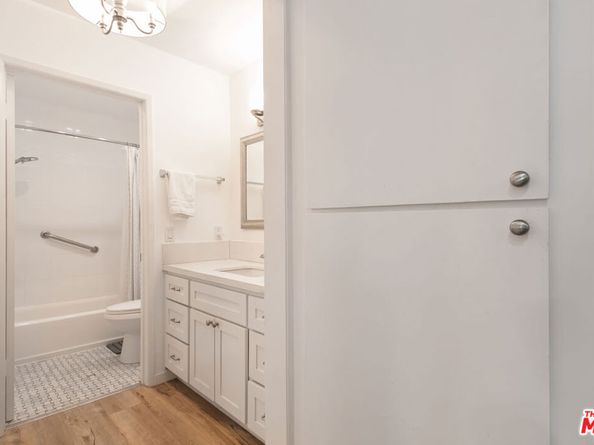 525 N Sycamore Avenue 301, Los Angeles CA 90036