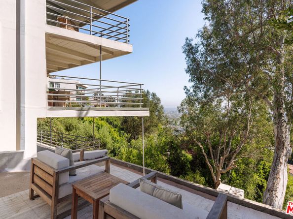 8448 Franklin Avenue, Los Angeles CA 90069