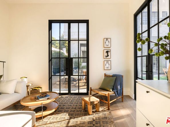 525 Westmount Drive, West Hollywood CA 90048