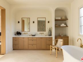 525 Westmount Drive, West Hollywood CA 90048