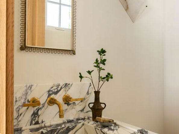 525 Westmount Drive, West Hollywood CA 90048