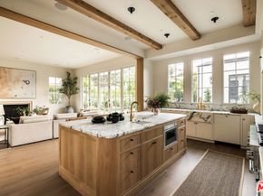 525 Westmount Drive, West Hollywood CA 90048