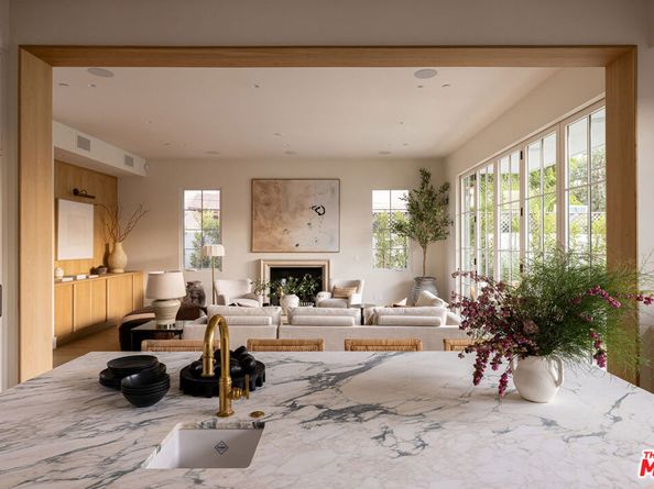 525 Westmount Drive, West Hollywood CA 90048