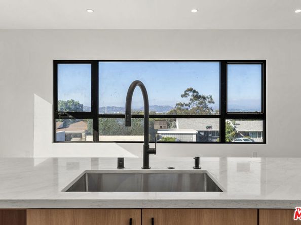 5280 Sanchez Drive, Los Angeles CA 90008