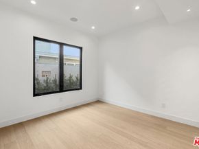 5280 Sanchez Drive, Los Angeles CA 90008