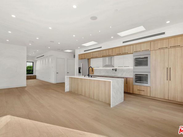 5280 Sanchez Drive, Los Angeles CA 90008