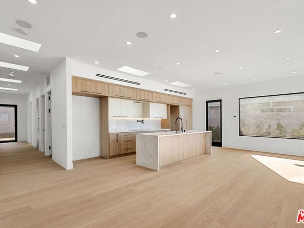 5280 Sanchez Drive, Los Angeles CA 90008