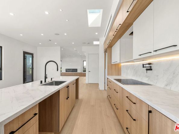 5280 Sanchez Drive, Los Angeles CA 90008