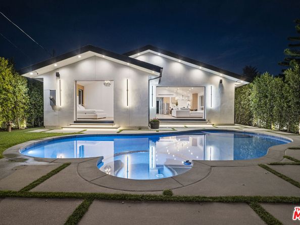 5715 Troost Avenue, North Hollywood CA 91601