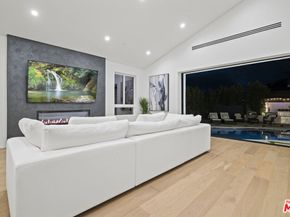 5715 Troost Avenue, North Hollywood CA 91601