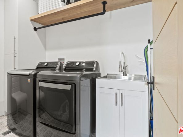 5715 Troost Avenue, North Hollywood CA 91601