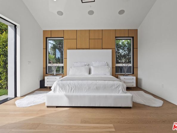 5715 Troost Avenue, North Hollywood CA 91601