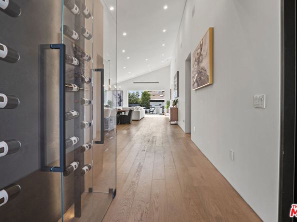 5715 Troost Avenue, North Hollywood CA 91601