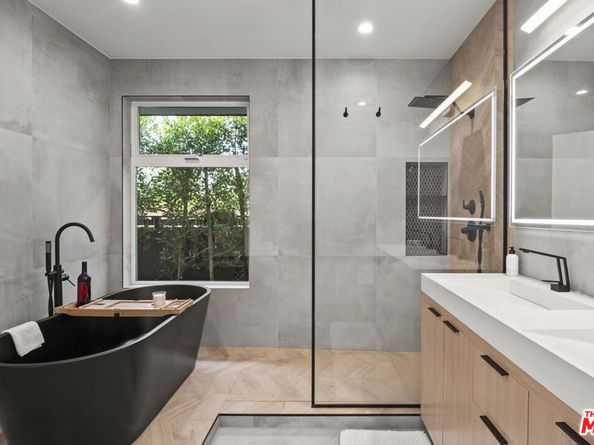 5715 Troost Avenue, North Hollywood CA 91601