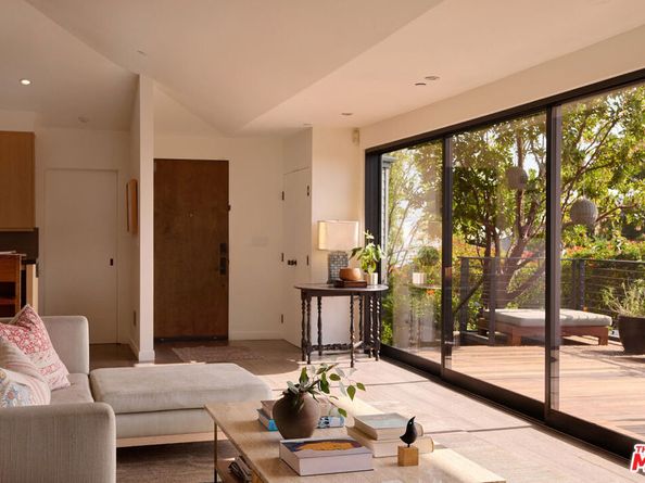 8951 St Ives Drive, West Hollywood CA 90069