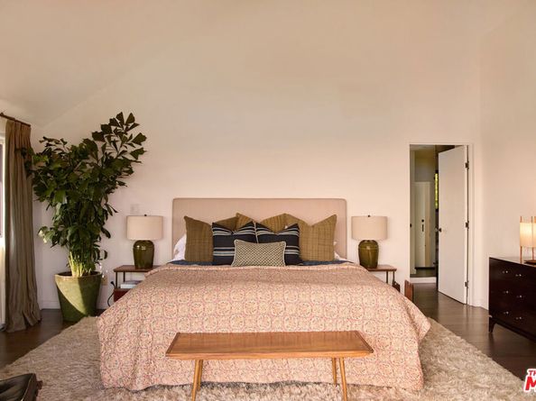 8951 St Ives Drive, West Hollywood CA 90069