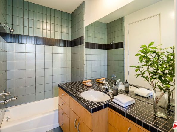 222 Avondale Avenue, Los Angeles CA 90049