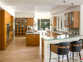 222 Avondale Avenue, Los Angeles CA 90049