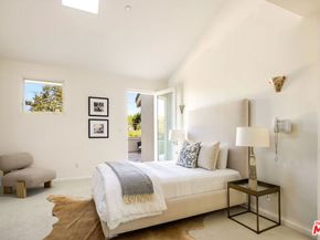 222 Avondale Avenue, Los Angeles CA 90049